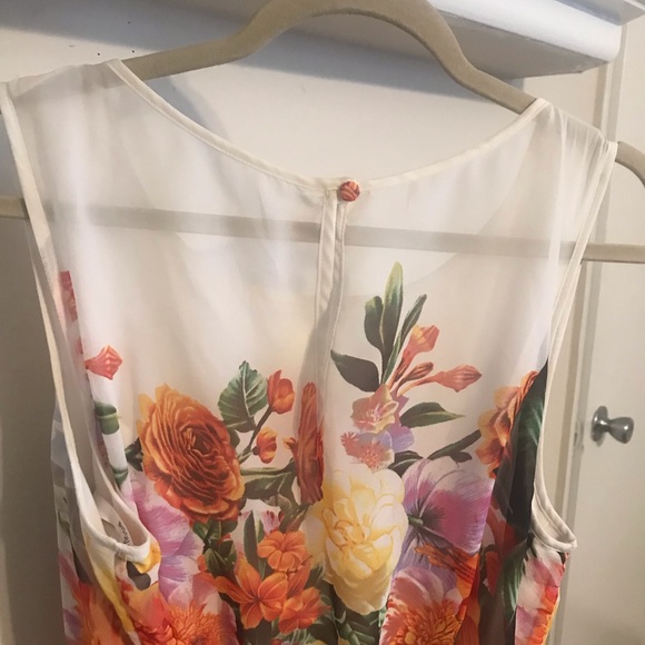 White floral dress. Belt included. Size 14 - Picture 3 of 4
